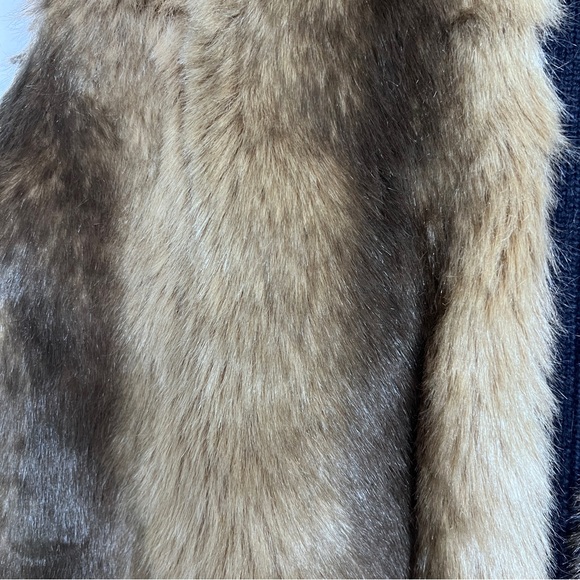 Lisa International Faux Fur Sleeveless - Picture 7 of 7